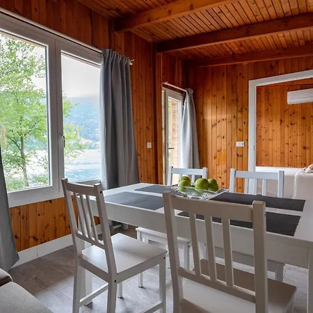 Alessandrini - Private Lakeside Chalet
